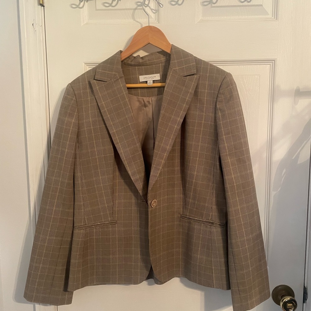 Anna Taylor Factory store suit jacket. Size 14 color is a tan to brown color.